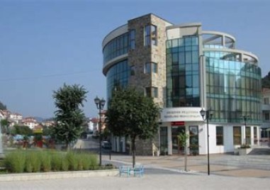 Доспат и Неделино надминаха Пловдив и Варна по кметски заплати