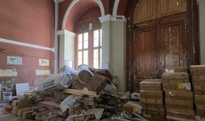 Общината с резервен план за учениците от Хуманитарната, ако ремонтът не завърши до първия звънец