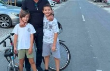Улица в „Смирненски“ се превърна в детска площадка, кметът пита: Да остане ли затворена?