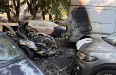 1 изгоряла кола и 5 увредени след пожара на паркинг в Кючука СНИМКИ