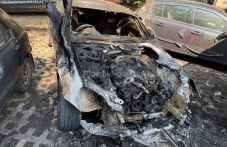 Силен взрив се чул преди пожара, в който пострадаха коли в Кючука