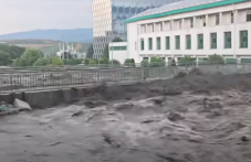 Силна буря и порой затвориха пътя Пещера - Батак ВИДЕО и СНИМКИ