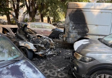 1 изгоряла кола и 5 увредени след пожара на паркинг в Кючука СНИМКИ