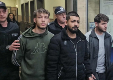 Тримата, зверски пребили и гаврили се с младеж край Панаира - на свобода с условни наказания