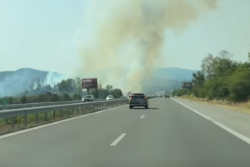 Пожар пламна край АМ „Тракия“