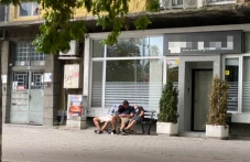 Трима младежи в неадекватно състояние на оживено кръстовище в Пловдив притесниха граждани