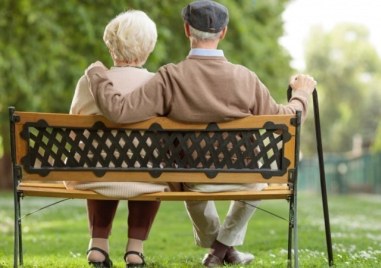 От днес сами избираме как да инвестираме пенсията си: Влиза в сила моделът за втория стълб