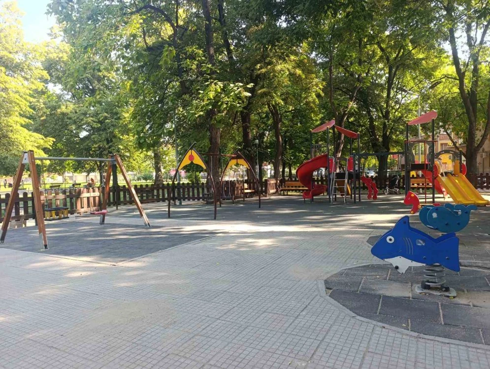 Разшириха с 400 кв. м детската площадка в парк „Кронщад“ в Пловдив СНИМКИ