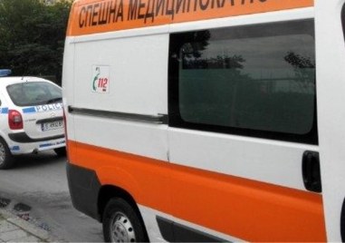 Камион помете пешеходец край борсата в Първенец