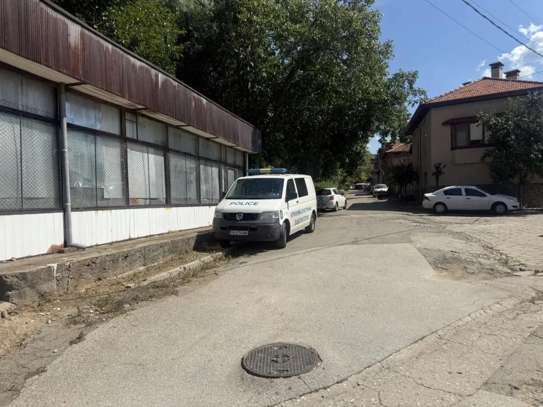 Акция на ГДБОП: Претърсват имота на бивш военен в Брестовица