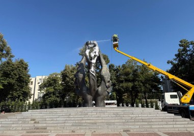 С нови знамена, “изкъпан“ паметник и измити улици Пловдив посреща празника си ВИДЕО