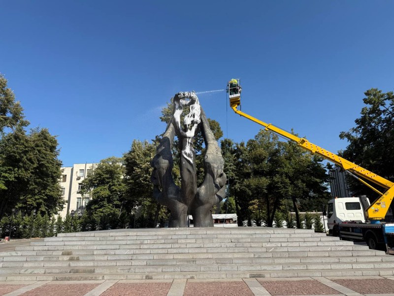 С нови знамена, “изкъпан“ паметник и измити улици Пловдив посреща празника си ВИДЕО