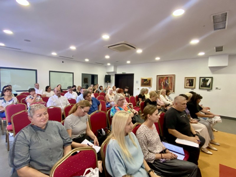 Запознаха директорите на училища с възможностите в новата образователна рамка 2026 – 2028 г.