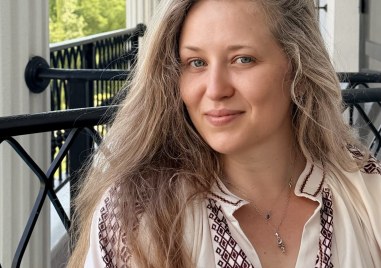 Тереза Якова представя стихосбирката си „Когато умовете спят“ в Пловдив