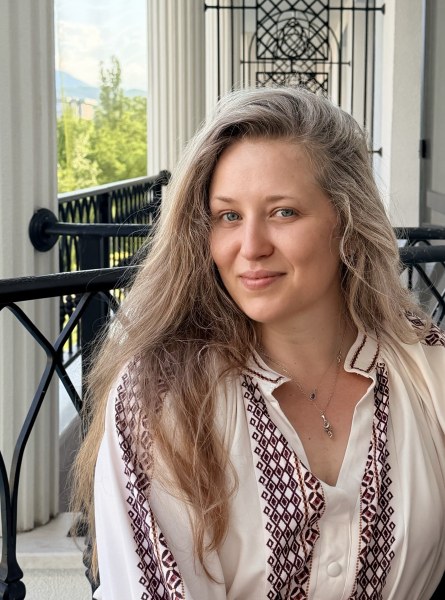 Тереза Якова представя стихосбирката си „Когато умовете спят“ в Пловдив