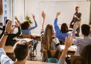15 септември настъпи! Учете и бъдете устремени, но и разумни, скъпи ученици!