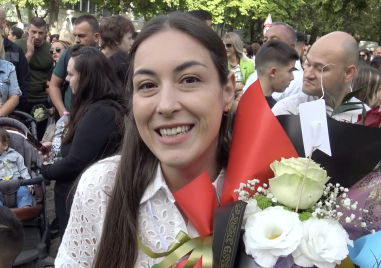 „Вълнението е огромно“: Първият звънец в СУ „Св. св. Кирил и Методий“ ВИДЕО