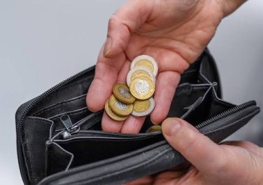 Линията на бедност ще е 443 евро през 2027