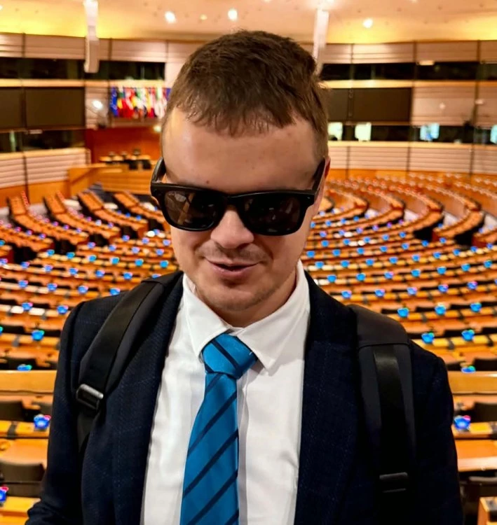 „Фотография без зрение“: Незрящият Дилян Манолов показа своя поглед към Пловдив и света