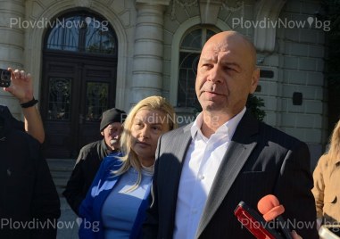 Кметът дойде при протестиращите: Търсим диалог, предложихме цена за откупуване на имота на Марица