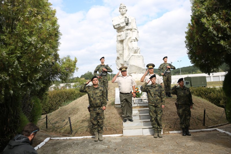 Празник в Българската армия! Отбелязват деня на свързочните войски
