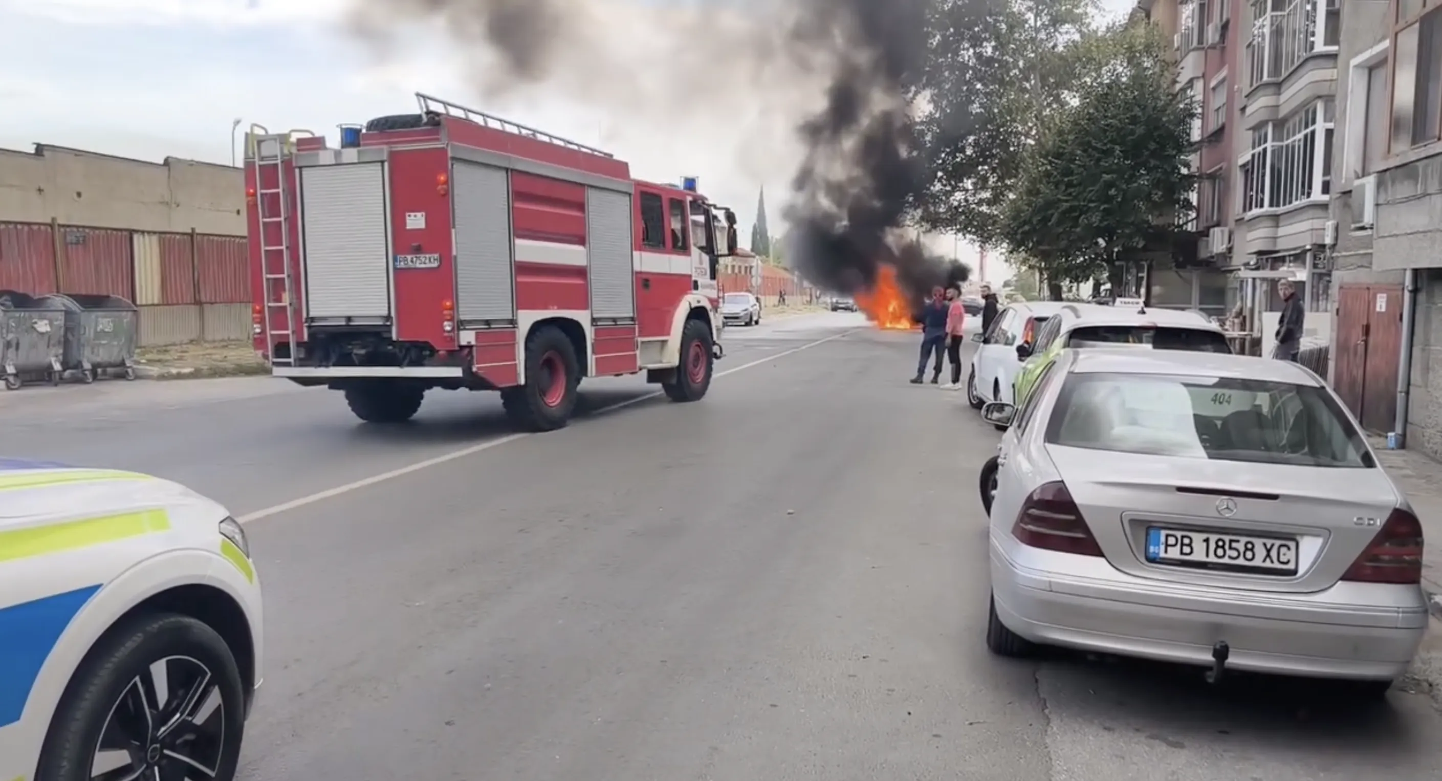 Кола се запали на улица в Асеновград