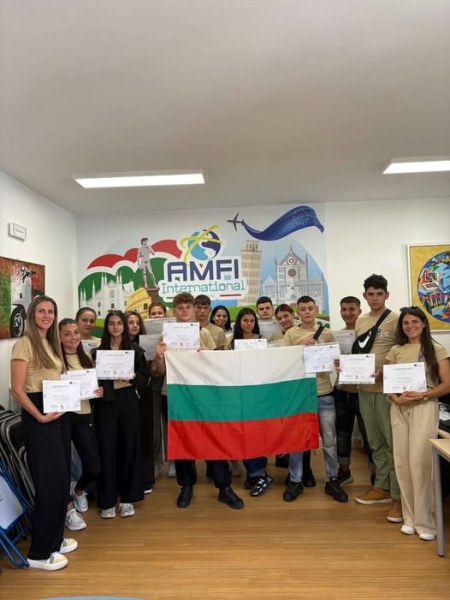 Практически опит и нови професионални умения придобиха карловски ученици в Италия