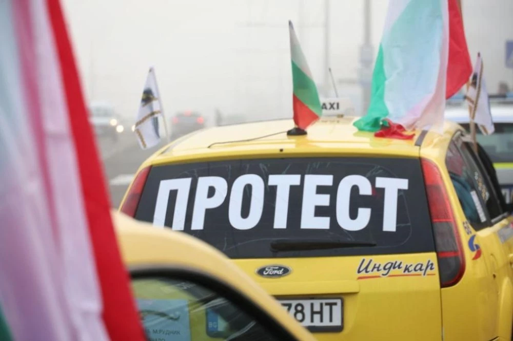 Таксиметровият бранш е в готовност за протест
