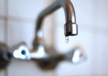Спират водата в част от Карлово, осигуряват водоноски