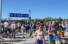 С бебешки колички, ролери и домашни любимци: Стотици пловдивчани тичаха на благотворителния крос „Воаяж за живот“ СНИМКИ