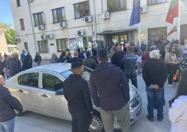 Жители на Царимир излязоха на протест заради „пътя убиец“