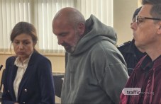 Докараха в съда окован Славчо Мегеров, заподозрян за убийството на Илиян Филипов