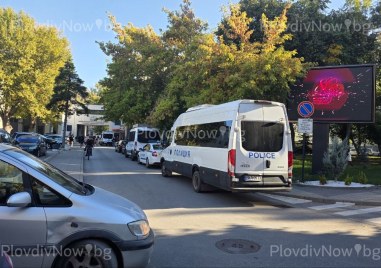 Полицейска акция в болница в Пловдив, блокираха входовете СНИМКИ