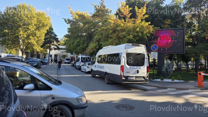 Полицейска акция в болница в Пловдив, блокираха входовете СНИМКИ