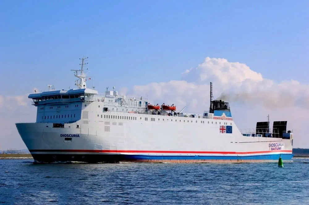 Дронове атакуваха търговски кораби край Варна, спасяват моряците