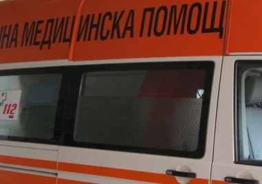 Линейка самокатастрофира в Карловско, шофьорът се почувствал зле
