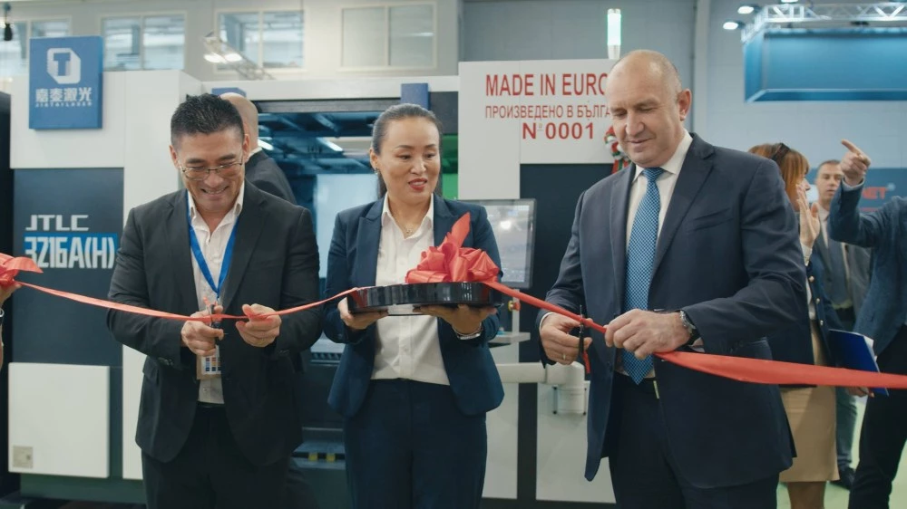 Jiatai Laser представи първата си лазерна машина, произведена в България, на MachTech 2026
