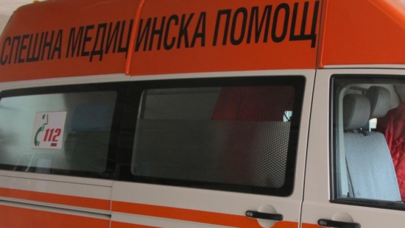 Линейка самокатастрофира в Карловско, шофьорът се почувствал зле