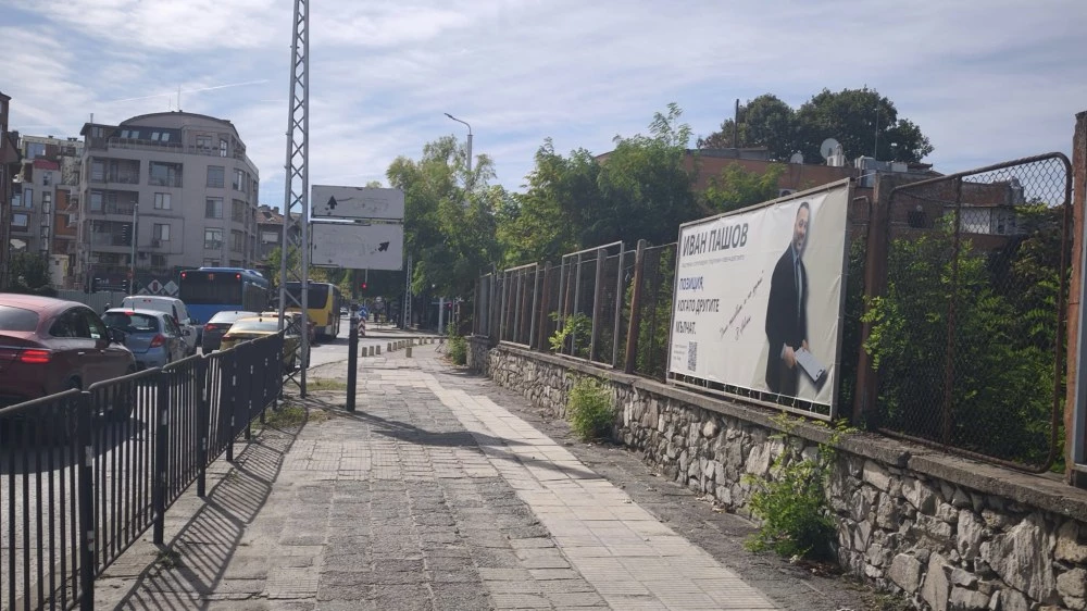 След въпроси в ОбС: Общината откри незаконни билборди на „Тодор Диев“ – Иван Пашов ги свали