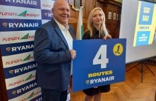Пир по време на чума: Шефът на Летище Пловдив взима 10 хил. евро заплати, докато дълговете растат