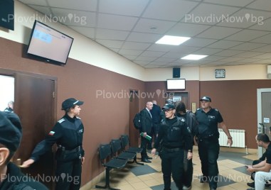 14-годишният, обвинен в убийството на майка си, рисувал пентаграм с кръвта й