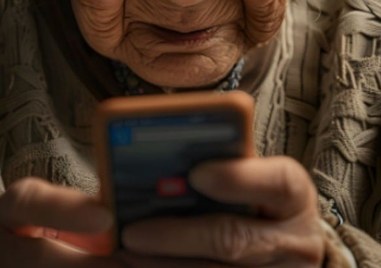 Баба Стоянка от Точиларци има нужда от вашия стар телефон