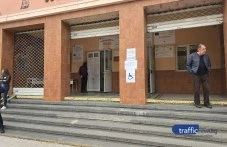 Хора с инвалидни колички не могат да гласуват в пловдивско училище, пренасочват към други секции