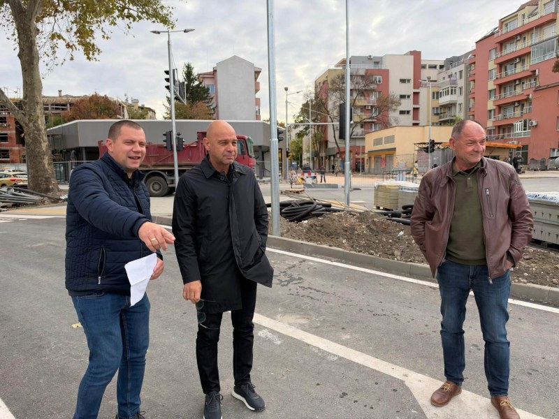 Пробивът под Централна гара напредва, сменят шумни шахти след сигнали на пловдивчани СНИМКИ