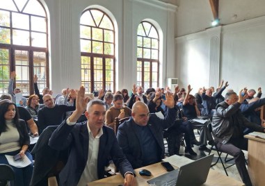 Общинският съвет на Карлово гласува средства в помощ на даровити деца и двойки с репродуктивни проблеми