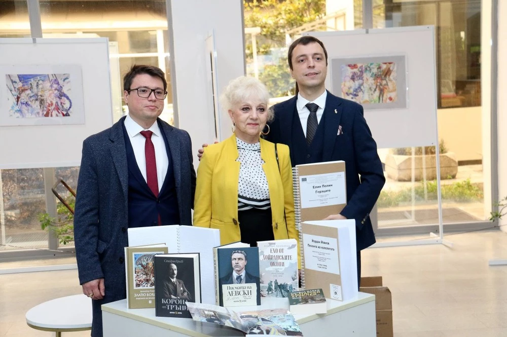 Наследниците на Димитър Кудоглу дариха над 130 книги на НБ “Иван Вазов“